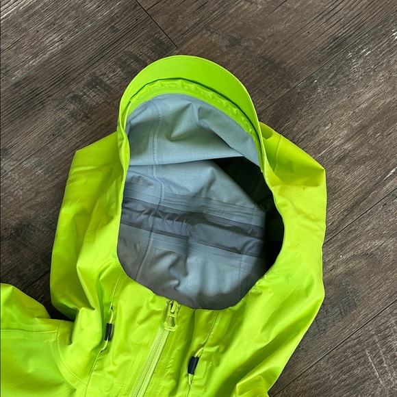 Helly Hansen Men’s Vibrant Lime Hooded Jacket size Large - Picture 4 of 10